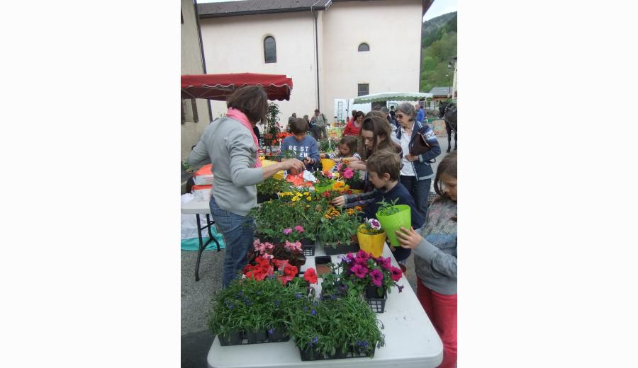  Hauteville-Gondon flower market and garden